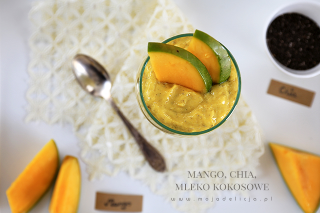 zdrowy-i-pozywny-deser-mango-nasiona-chia-mleko-kokosowe-c