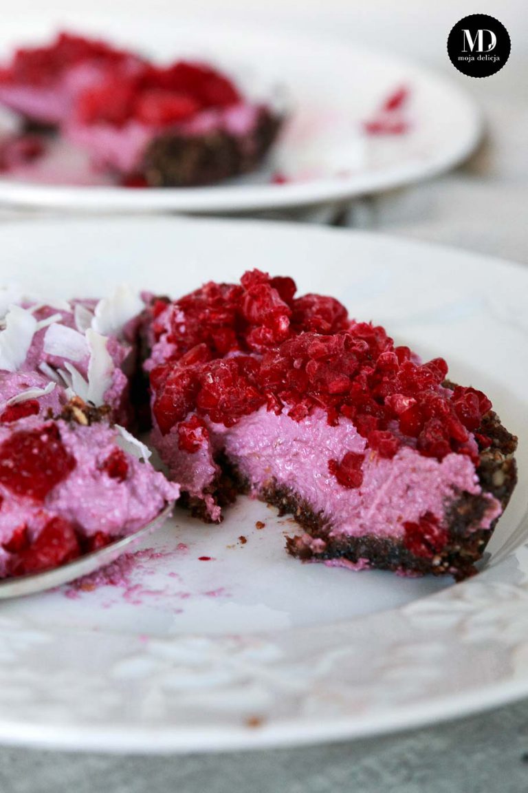 Surowa tarta z malinami - bez glutenu, bez mąki, bez cukru, bez nabiału