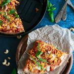 Zdrowa pizza orkiszowa z batatami i nerkowcami
