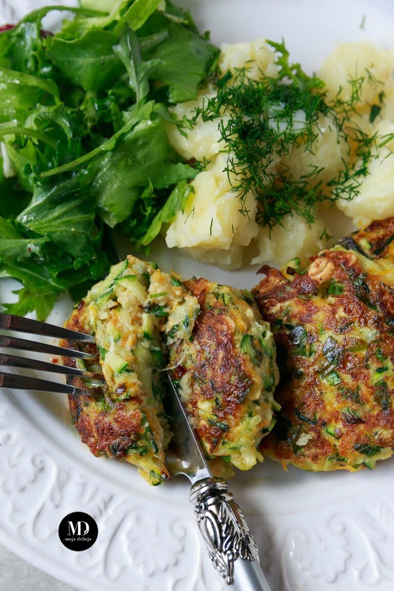 Burgery z cukinii i mozzarelli z marchewką i ziołami