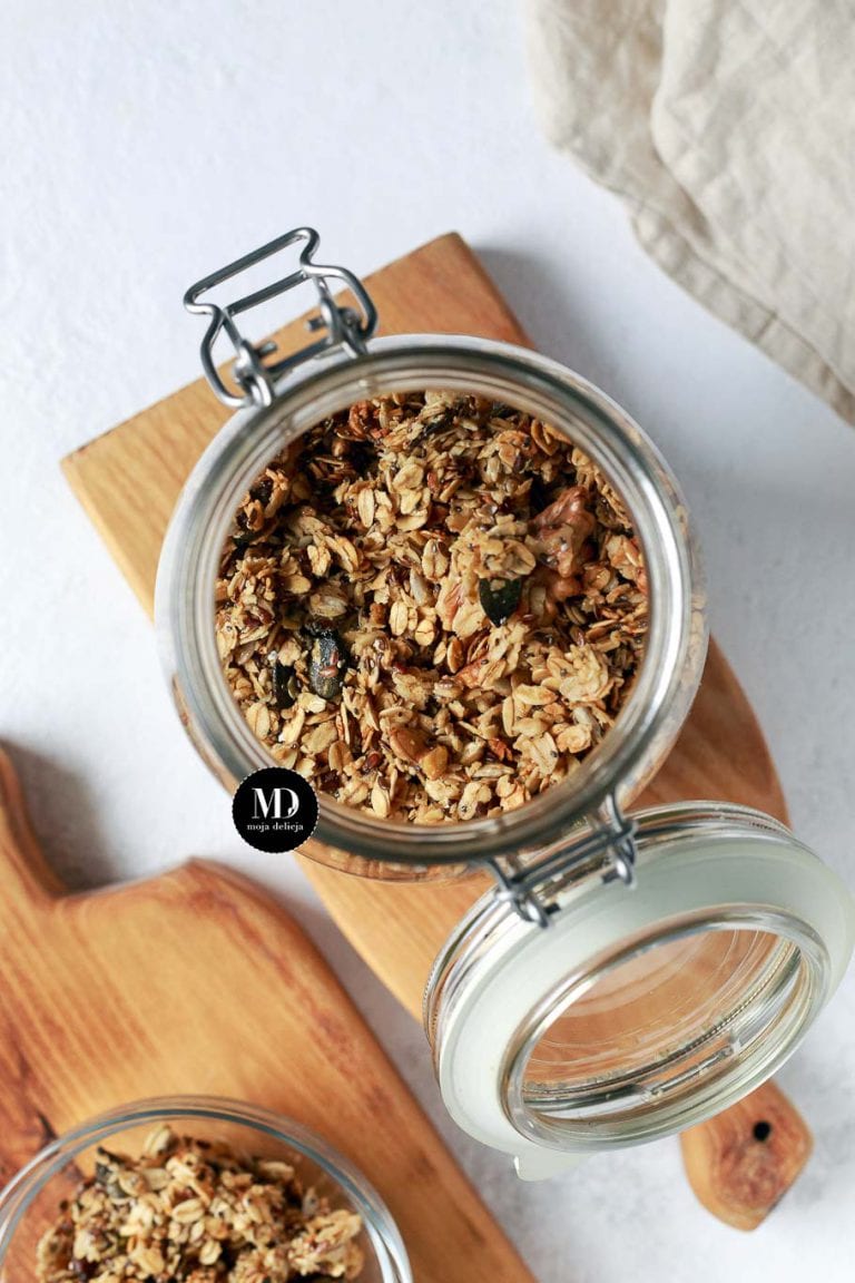 Granola z chia, dynią i siemieniem lnianym