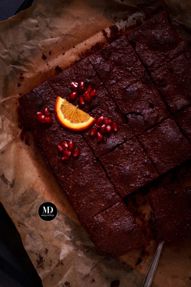 Brownie piernikowe z żurawiną